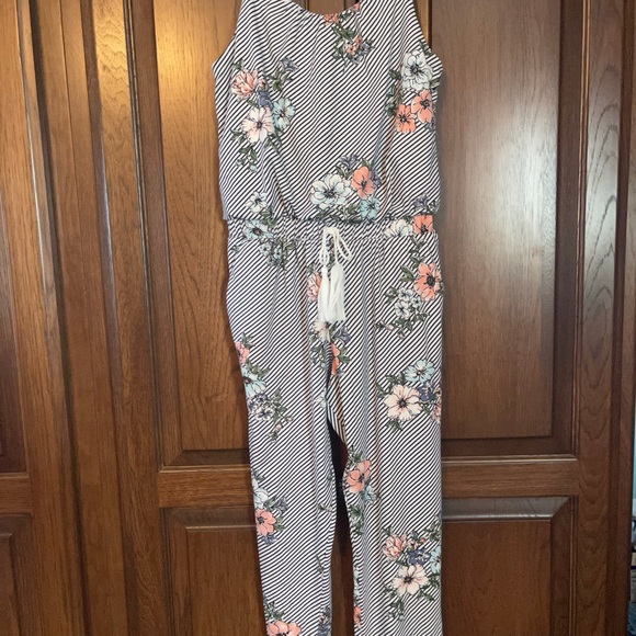 Not sure what brand this is but was bought at Kohl’s. It’s a size 8. - Picture 1 of 2